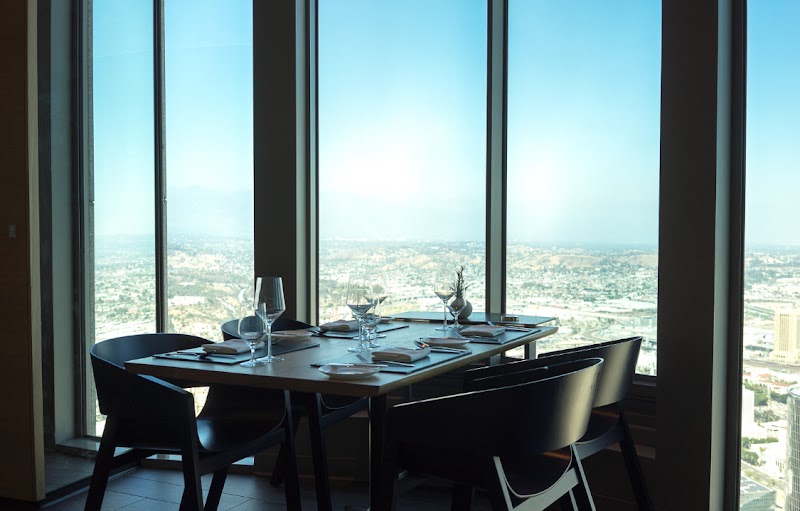 Dining room ambience